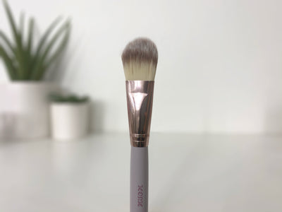 I67 FOUNDATION - Streak free coverage & a flawless finish! Not a drop wasted with this synthetic fiber foundation brush!