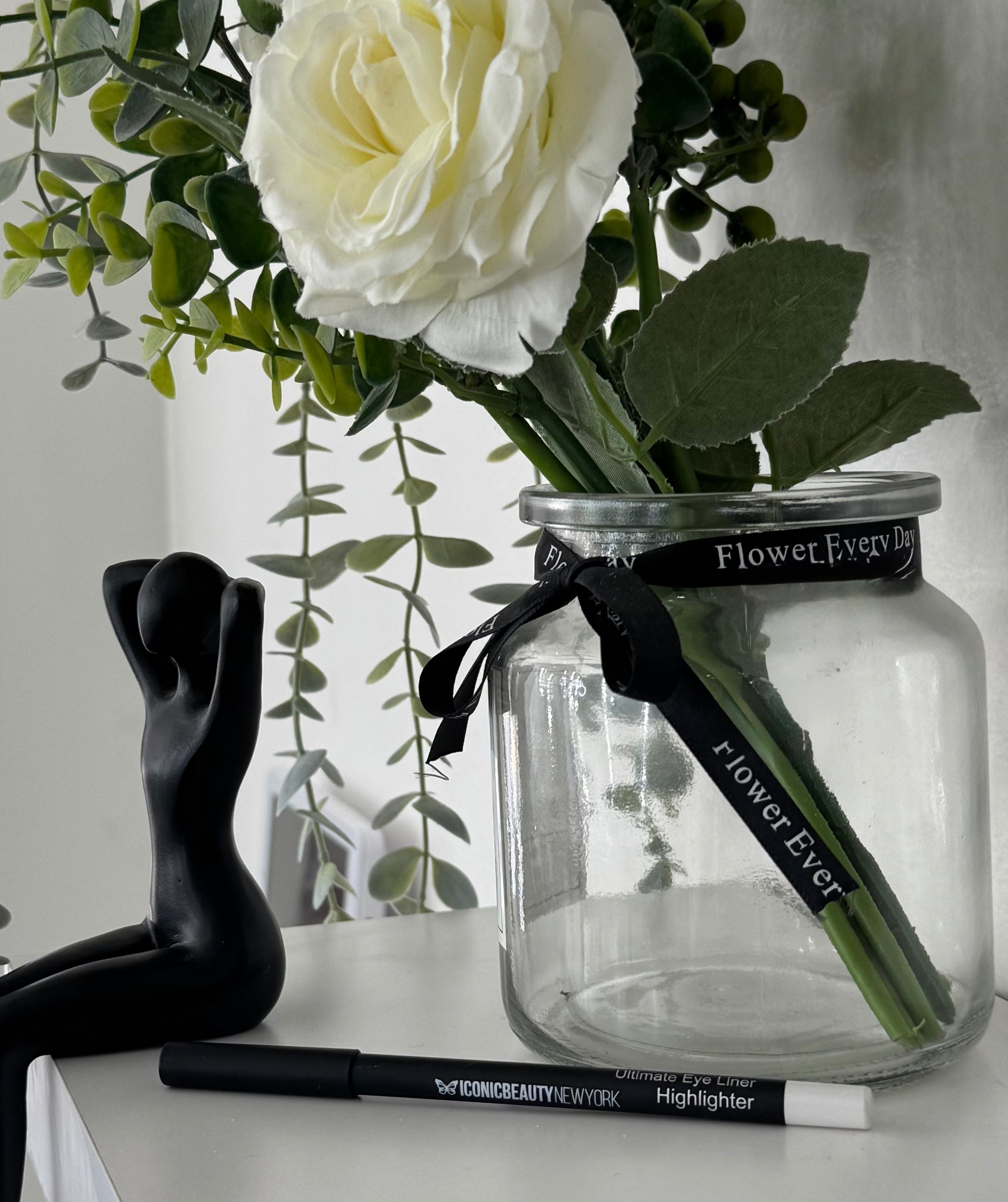 IBNY EYE LINER - HIGHLIGHTER