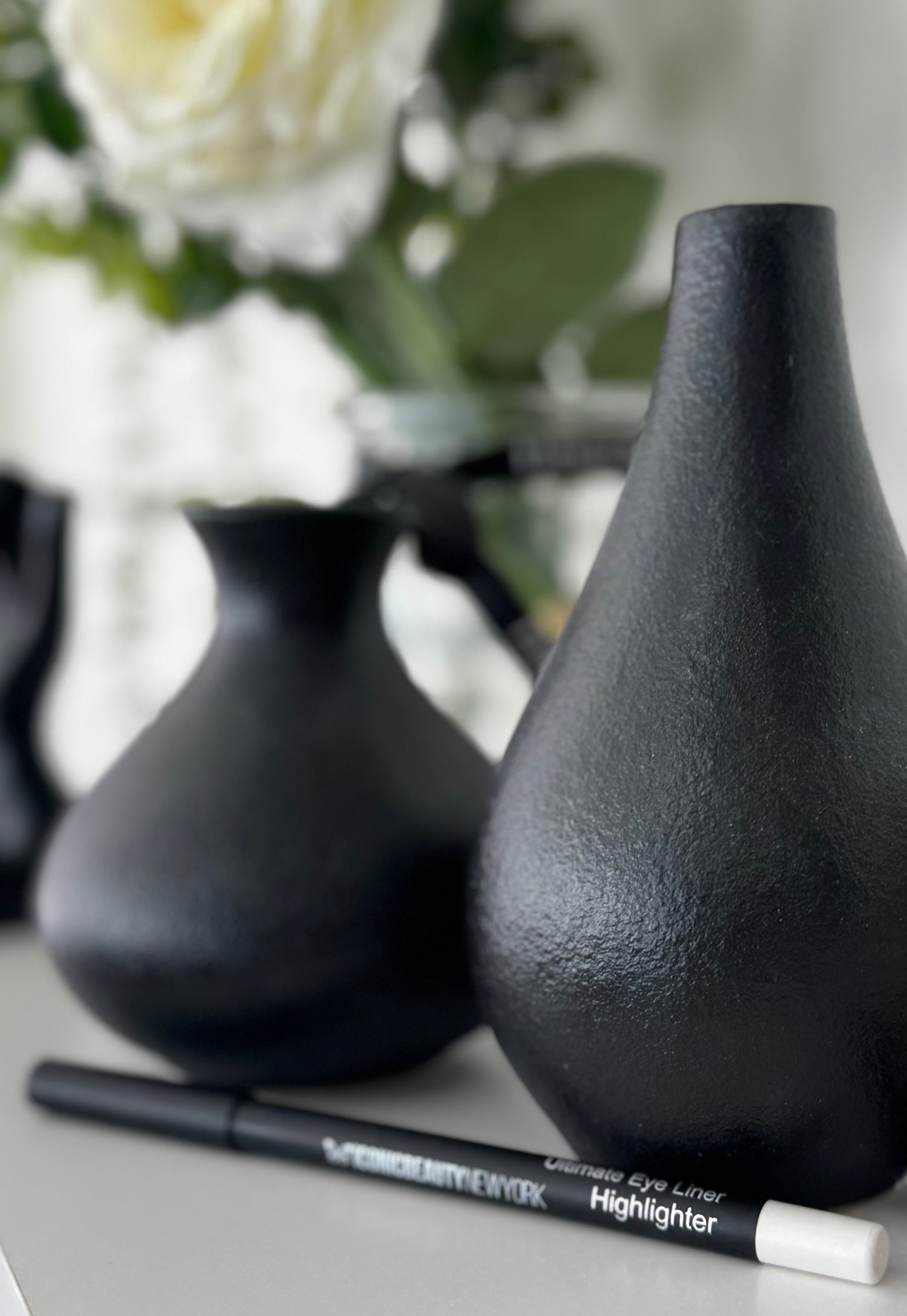 IBNY EYE LINER - HIGHLIGHTER